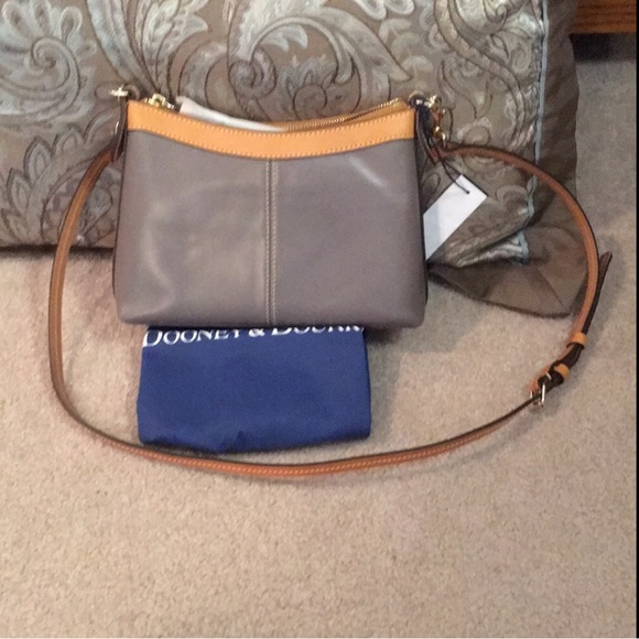 Dooney & Bourke NWT Wexford Pouchette Crossbody in Taupe - Picture 11 of 12
